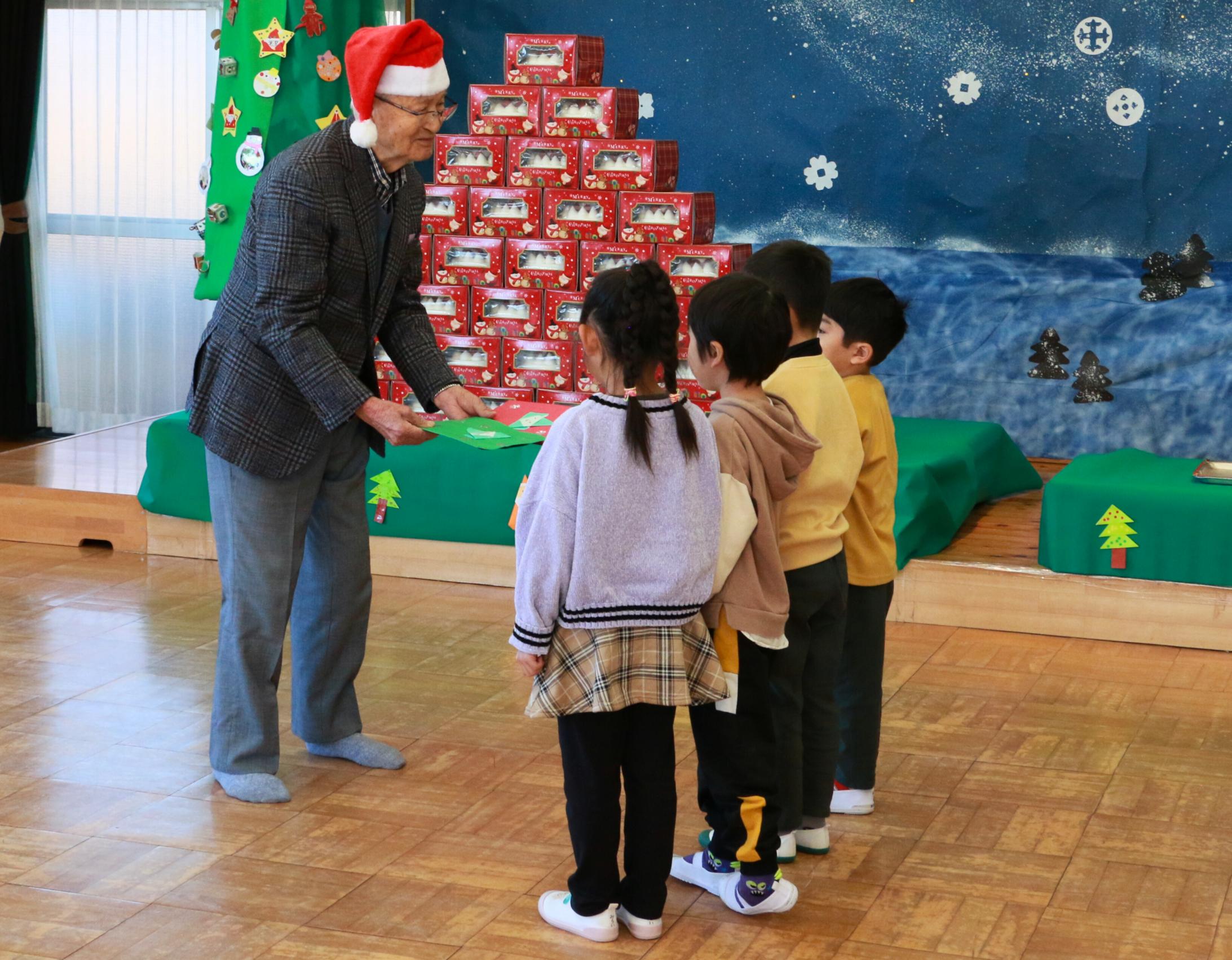 クリスマスケーキ贈呈式の様子2