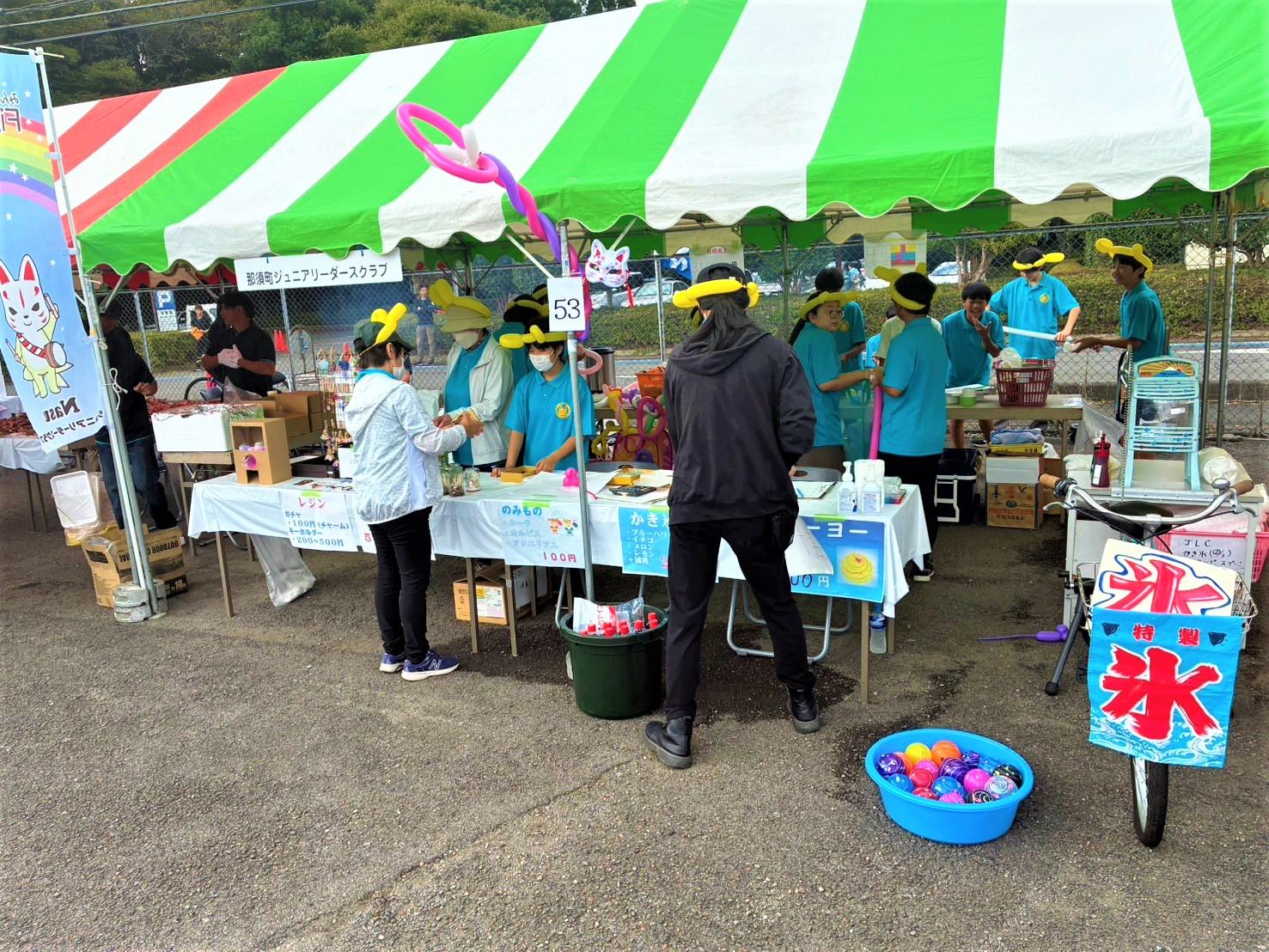 町のイベントに出展する子どもたちのようす