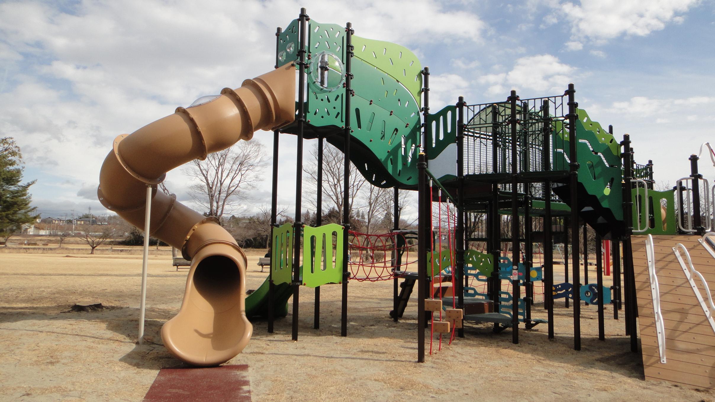 余笹川ふれあい公園の新しい遊具の写真2