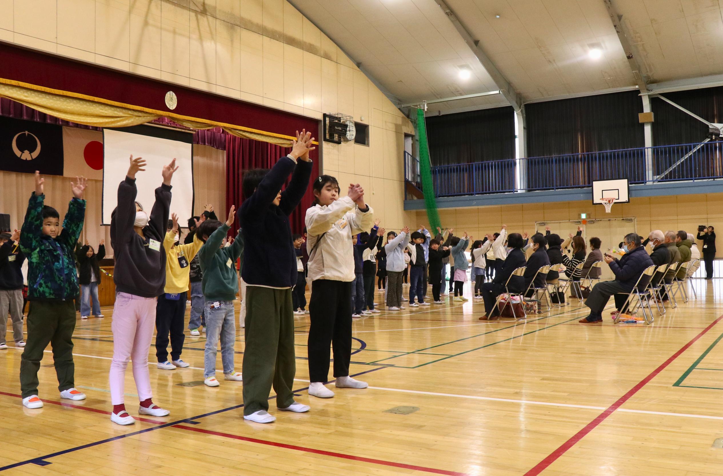 東陽小学校の感謝の会の写真